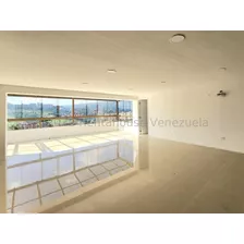 Iluminado Apartamento Recien Remodelado En Venta En Los Samanes Sl