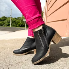 Bota Botina Feminina Cano Curto Em Couro Preto Ziper E Salto