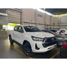 Toyota Hilux Sr 2.7 4x2 Nafta 2024 Gris Plata 0km
