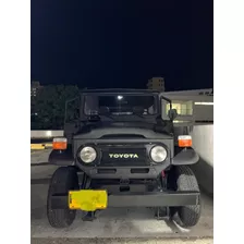 Toyota Fj40 Land Cruiser Modelo 76 Color Negro Mate.