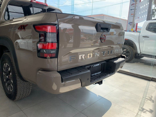 Letras Logotipo Nissan Frontier V6 2022 - 2023 Tapa Batea Foto 4