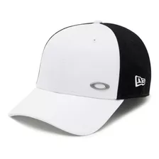 Boné Oakley Tinfoil Cap New Era Branco/preto