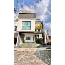 En Venta Moderna Casa. Barrio Bolívar. Urbanización El Campo /so