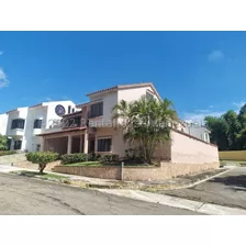 Cmp Hermosa Casa De Tres Niveles En Venta En Calle Cerrada Urb Prebo Iii Valencia