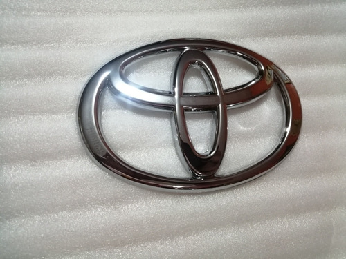 Emblema Toyota Plateado  Foto 2