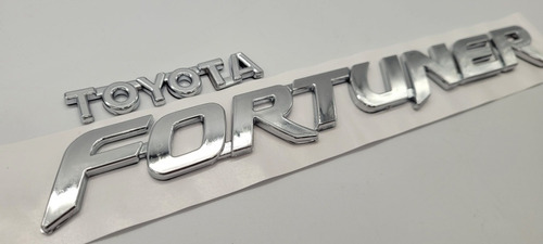 Toyota Fortuner Emblemas Foto 2