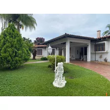 Venta Casa En La Lagunita 7hab/11 Baños/12 Puestos.