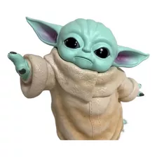 El Bebé De Peluche Mandaloriano Yoda Grogu En Una Mochila