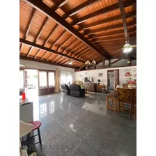 Casa Mas Apto En Venta 4 Dormitorios, 2 Baño, Barbacoa Y Cochera- Federación- Colón