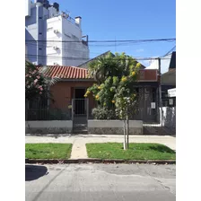 Vendo Casa Muy Linda Con Todo Lo Que Buscas. P. U 178m2 Jardín, Garaje, 3 Dorm, 2 Baños, Fondo, Parrillero, Azotea, Todo En Una Planta. Usd 265.000 Dólares