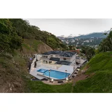 3.000m2 De Terreno Y 2.716m2 De Construcción,venta Casa En Prados Del Este,6hab, 8ba.,10est.,piscina,jacuzzi,sala Cine, Internet Satelital, A Estrenar Mls#24-13187