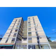 Fresco Y Agradable Apartamento En Venta, Maria, En Centro De Barquisimeto, Boraure, Con Las Comodidades Para El Bienestar De Su Familia, * 24 14 888* Amplia Sala, Estacionamiento Seguro, Vigilancia.