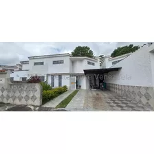 Townhouse En Venta En Urb. La Paragua, San Juan De Los Morros. 24-5465. Lln