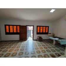 Abc. C8690. Casa Amplia De Una Planta En Venta, Ubicada En Calle Cerrada En La Urb. Prebo. Valencia.(4,4,5 - 330 Y 280)