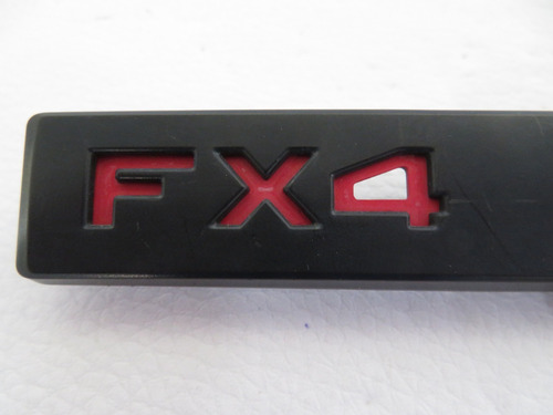 Emblema Salpicadera Izquierda F150 Fx4 2009-2014 Rojo/negro. Foto 3