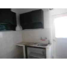 Casita Al Frente, 1 Dorm En Planta Alta Y Patio.