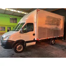 Iveco Daily 35s14 C/ Baú - Ano: 2019