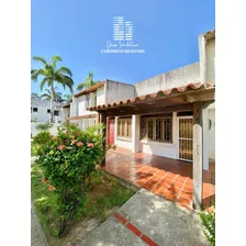 En Venta Casa Quinta, Ubicada En La Urbanización Villa El Griego