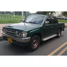 Toyota Hilux Doble Cabina Mt 2400cc 4x2