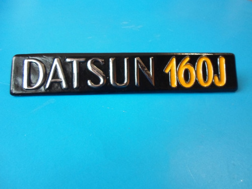 Emblema Datsun 160 J Amarillo Metalico Auto Clasico 160j Foto 3