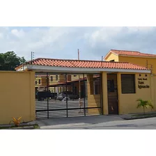 Mary Castro Vende Townhouse En San Diego De Esquina En Conjunto Res San Ignacio, 