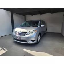 Toyota Sienna 2011