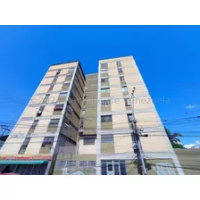 Renta- House Vip Group Vende Apartamentos En Barquisimeto Lara Zona Centro Excelente Ubicación Y Con Las Mejores Comodidades Para El Bienestar De Tu Familia Cuenta Con Área De Cocina, Amplia Sala