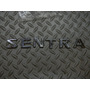 Emblema Nissan Sentra 03