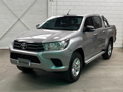 Toyota Hilux Sr 2.8 Td 4x4 2017 * Financio * Recibo Menor *