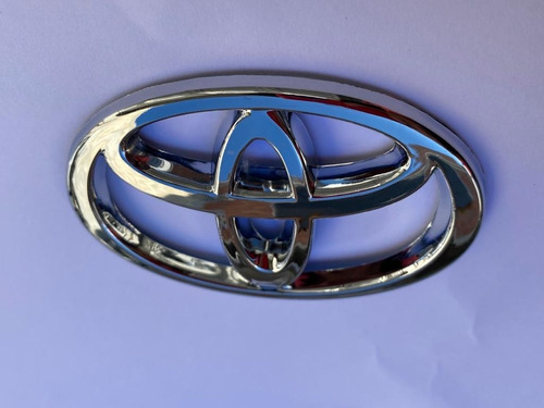 Emblema Parrilla Toyota Hilux 16 Cm  X 11 Cm  Foto 3