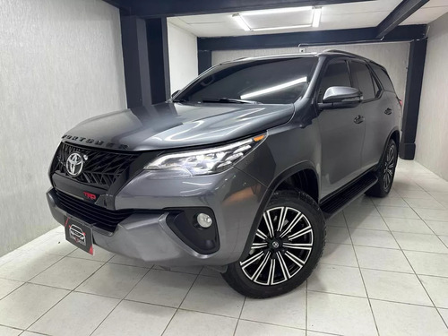 Tapetes Logo Toyota Fortuner 2.4 4x2 At 2020 2020 Foto 4