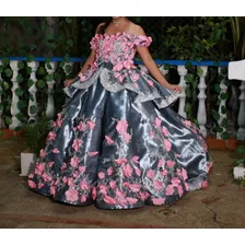 Vestido De Xv, Color Plata Con Flores Rosadas. Como Nuevo.