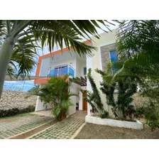 Villa En Venta En El Ejecutivo, Bavaro Punta Cana. Piscina