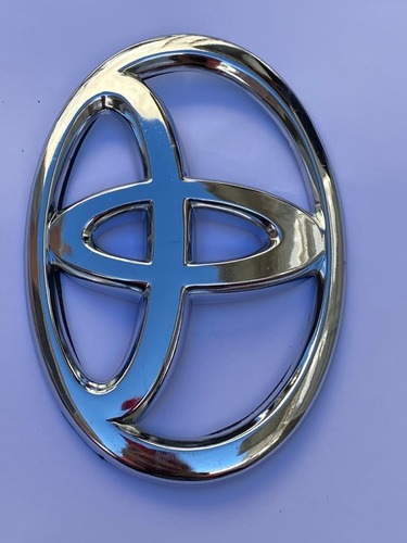 Emblema Parrilla Toyota Hilux 16 Cm  X 11 Cm  Foto 2