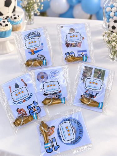 30 Llaveros Copa Del Mundo + Stickers Mundial Souvenirs