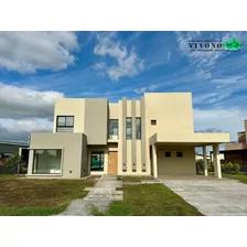 Lindísima Casa En Venta En Haras Santa Maria, Barrio El Trebol