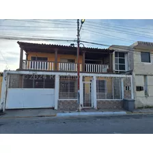 24-23500 Amplia Casa En Urbanismo Privado De Morita I: Segura Y Versátil Mord