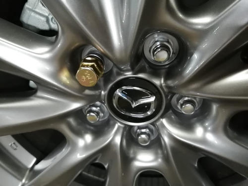 Birlos De Seguridad Ocultos Mazda 3 Sedan 2019-2021 2 Llaves Foto 6
