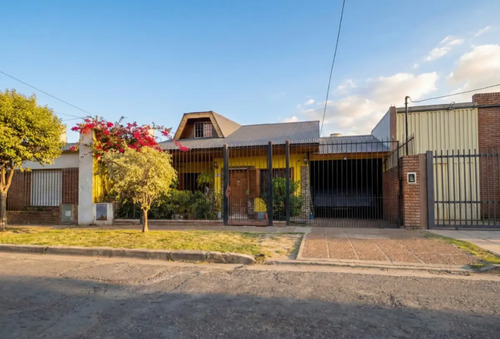 Chalet 6 Ambientes en Venta en Padua Sur
