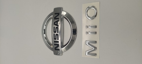 Nissan Tiida Miio Emblemas Traseros  Foto 2