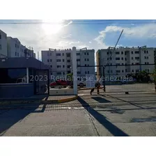 Norma Piña Asesora Rah Vende Bonito Apartamento Precio Negociable, Piso Bajo, En Residencias Rio Caroni Ii, Paraparal Cod. 24-9360