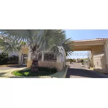 Mls Janice Adarmes #23-2216. En Venta Casa, Ubicada En Villa Palermo Norte, Milagro Norte.