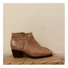 Botas Con Taco Beige, Hebilla Y Cierre Tassitani Talle 37