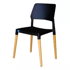 Silla Niza Plástico Reforzado Color Negro Y Patas Madera X2