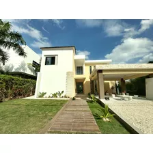Casa En Venta En La Altagracia, Punta Cana, 360m2, 4 Hab. 4 Parqueos, Oportunidad De Invertir En Tu Villa De Ensueño, Entorno Ecológico, Comodidades Excelente, Exclusiva Ubicación.