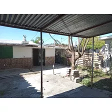 Alquiler En Maroñas, Apto Tipo Casa 3 Dormitorios, Planta Baja Al Fondo, Estufa Leña, Patio Con Parrillero, Gastos Bajos