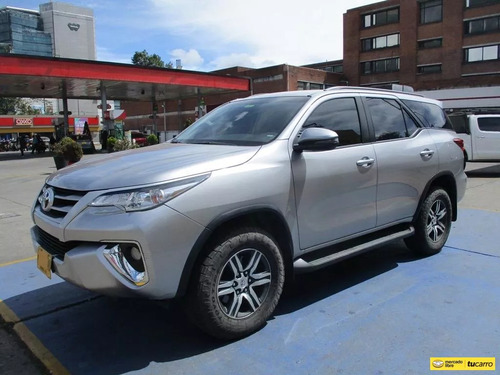 Tapetes Logo Toyota Fortuner  4x2 2400cc At Aa 2019 Foto 4