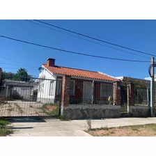 Hermoso Chalet En Esquina De 2 Dorm. Con Amplio Terreno!!!!