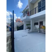 Vendo Casa En Venta, Con Dos Apartamentos En El 2do.nivel De 68 Mt2 Cada Uno, Urbanización Máximo Gómez, Santo Domingo Norte