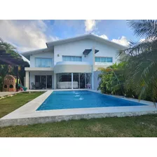 Casa En Venta En Cocotal, Punta Cana, 320m2, 3 Hab. 2 Parqueos, Club De Golf Casa Club Club De Playa Accesos Y Descuentos Especiales En Hoteles Melia, Oportunidad De Invertir, Todas Las Comodidades.